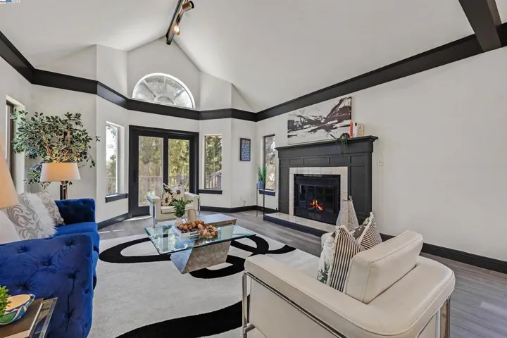7425 Skyline Blvd, Oakland, California 94611