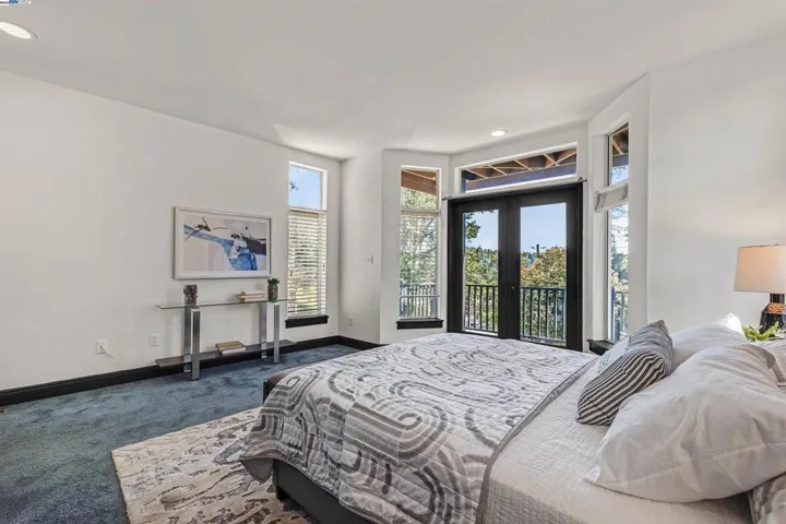 7425 Skyline Blvd, Oakland, California 94611