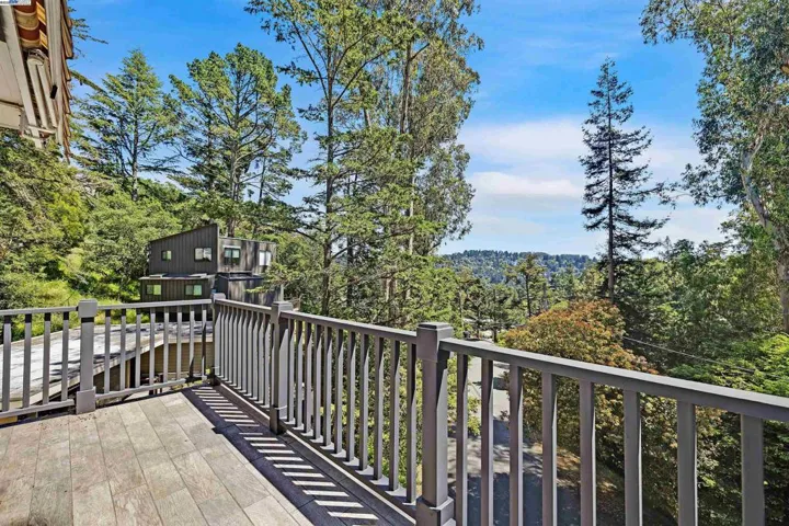 7425 Skyline Blvd, Oakland, California 94611