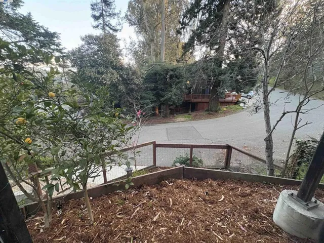 7425 Skyline Blvd, Oakland, California 94611