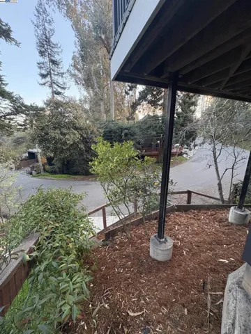 7425 Skyline Blvd, Oakland, California 94611