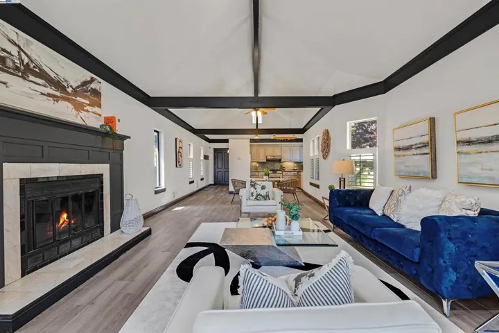 7425 Skyline Blvd, Oakland, California 94611