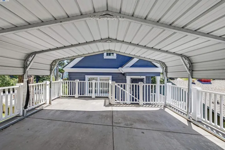 7425 Skyline Blvd, Oakland, California 94611