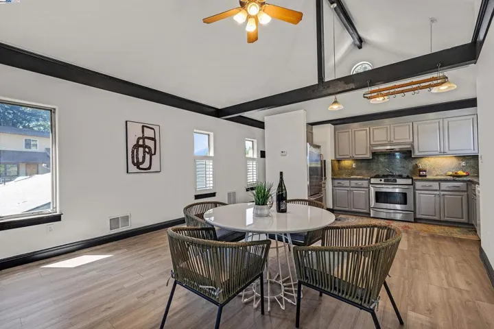 7425 Skyline Blvd, Oakland, California 94611