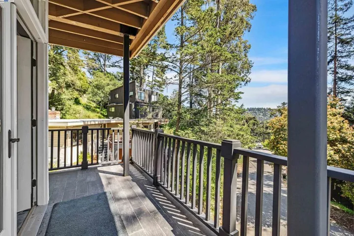 7425 Skyline Blvd, Oakland, California 94611