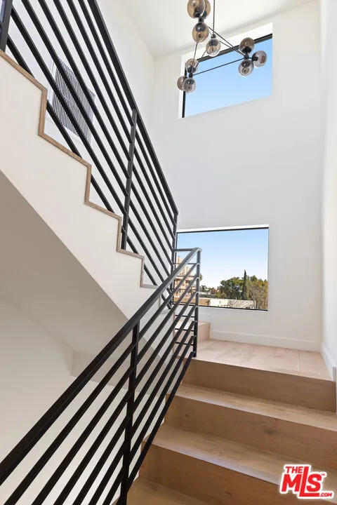 1204 N Thomas Lane, Los Angeles, California 90038 home-pic-13