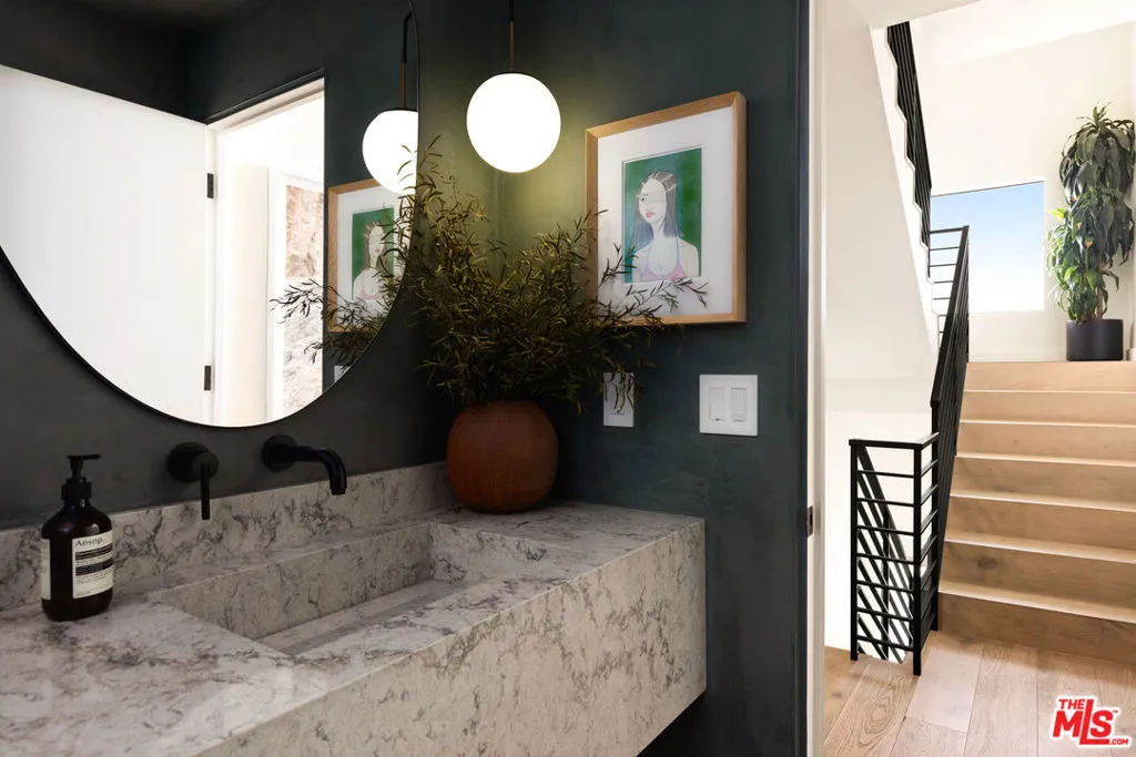 1204 N Thomas Lane, Los Angeles, California 90038 home-pic-7