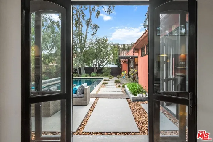 818 23rd Street, Santa Monica, California 90403