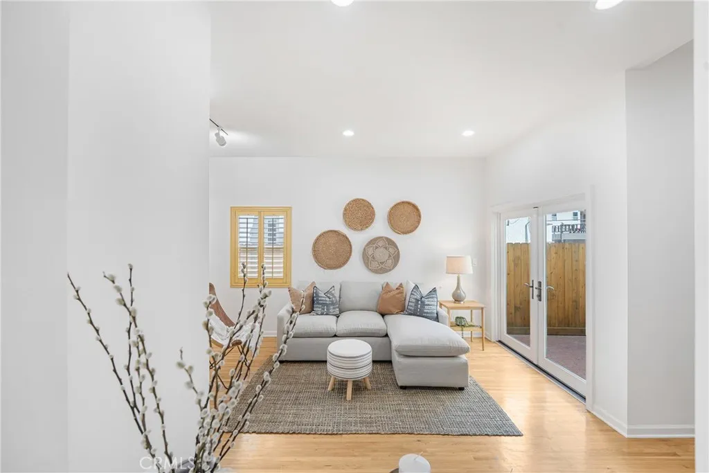 164 Granada Avenue, Long Beach, California 90803 home-pic-16