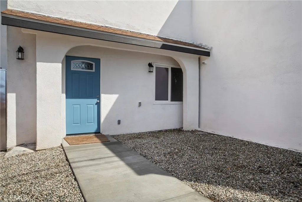 6342 Pickering Avenue, Whittier, California 90601 home-pic-17