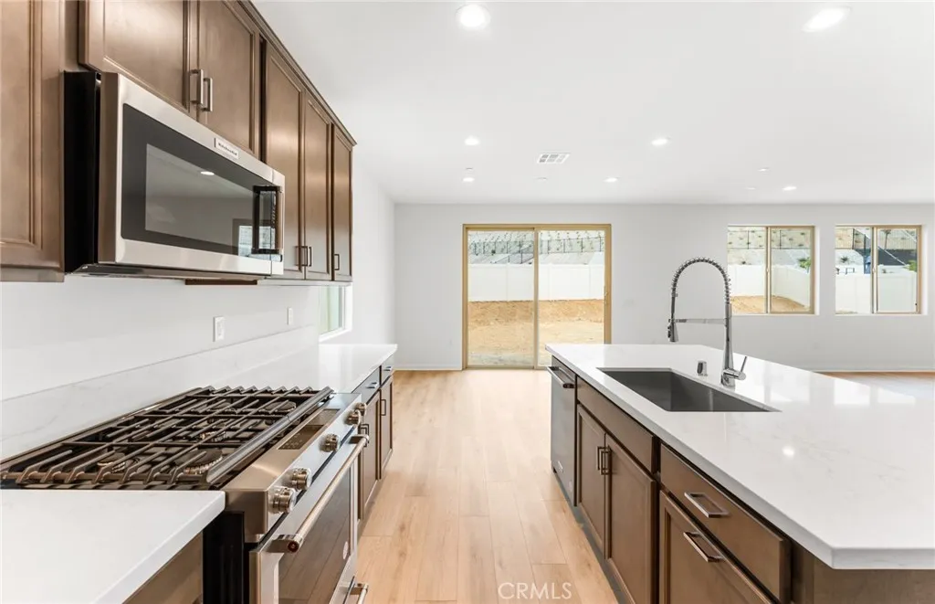 3920 Hudson Lane, Lake Elsinore, California 92530 home-pic-8