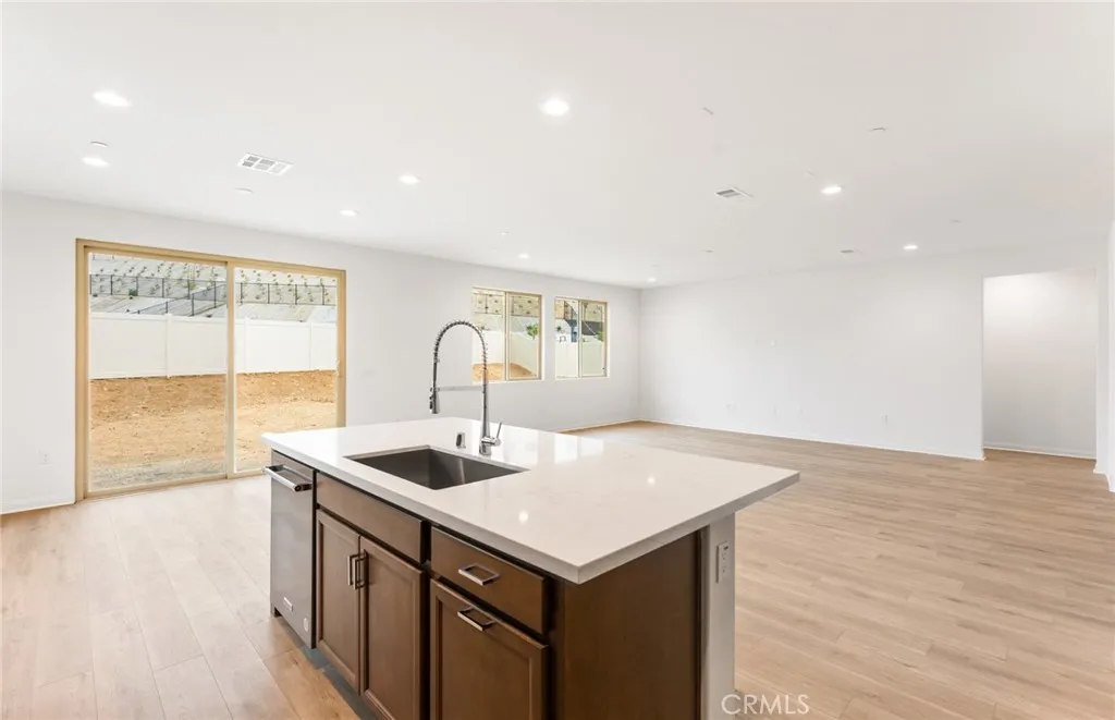 3920 Hudson Lane, Lake Elsinore, California 92530 home-pic-7