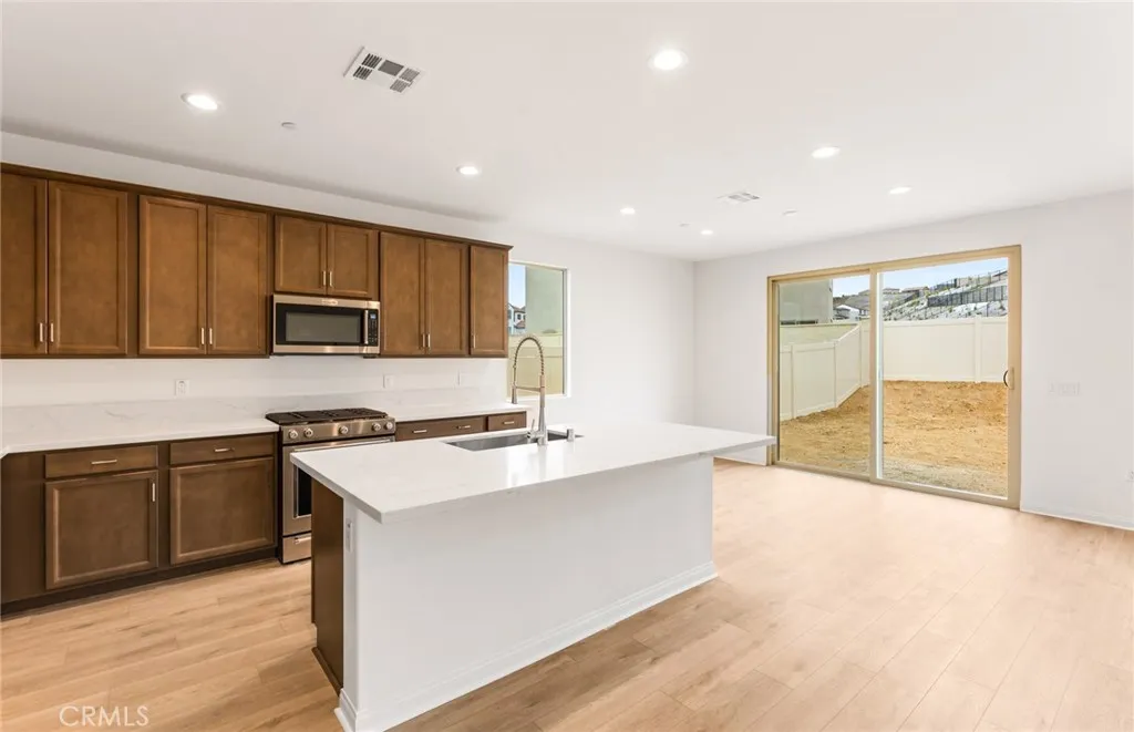 3920 Hudson Lane, Lake Elsinore, California 92530 home-pic-6