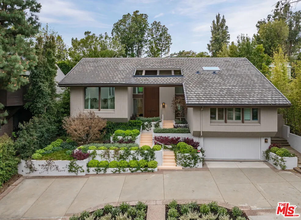 1059 Angelo Drive, Beverly Hills, California 90210 home-pic-0