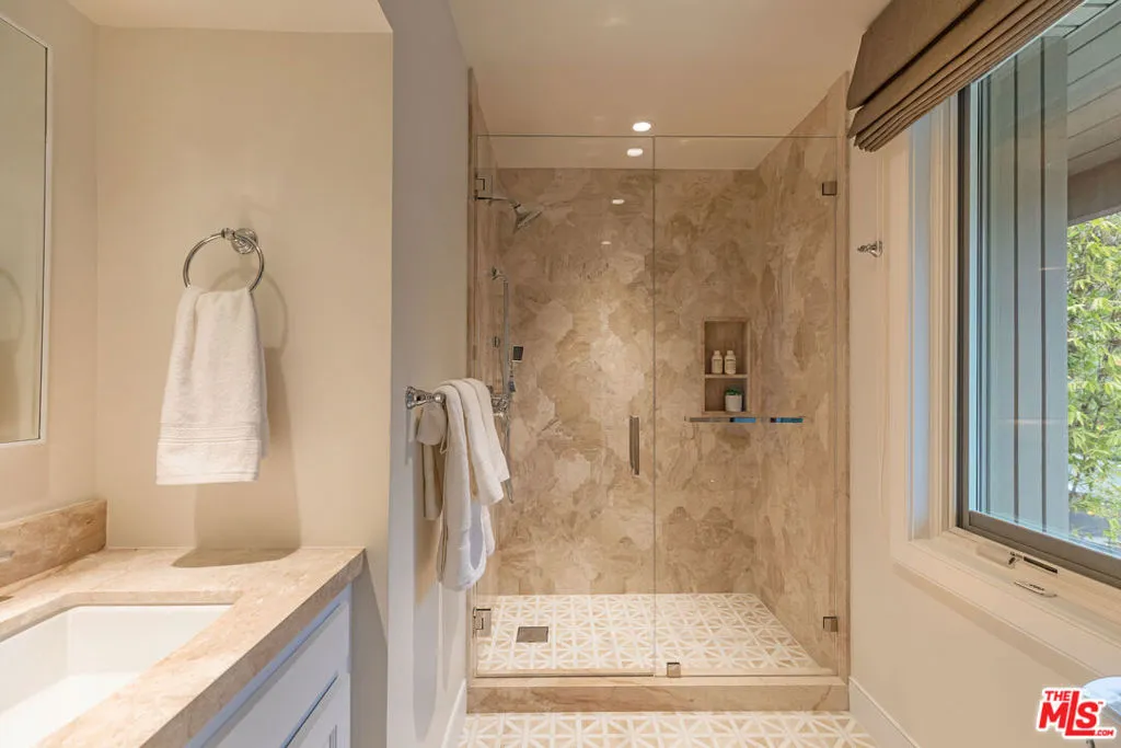 1059 Angelo Drive, Beverly Hills, California 90210 home-pic-18