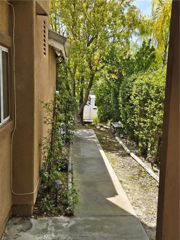 PRIVATE ENTRY W/ LOTS OF GREENERY