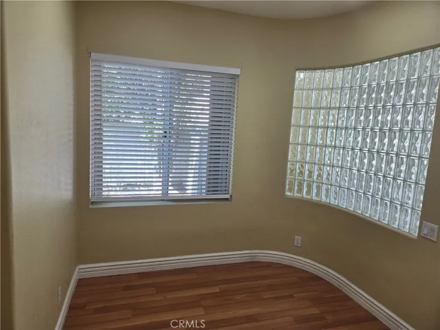 EAT-IN NOOK OFF KITCHEN