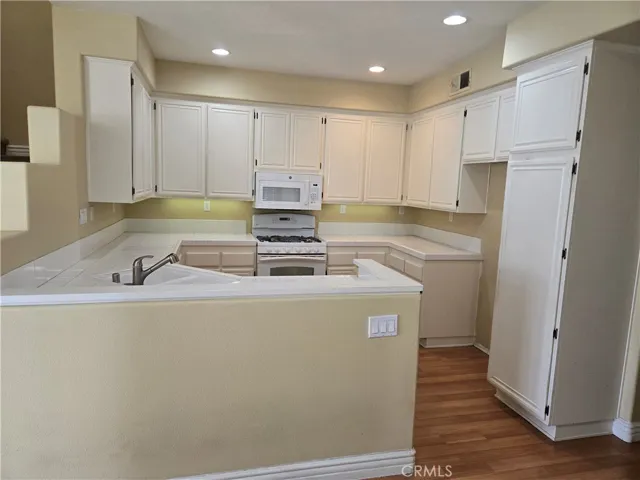 KITCHEN W/ RECESSED LIGHTING