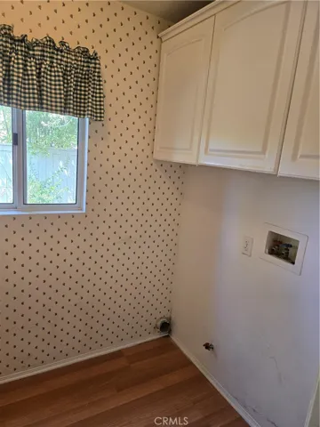 LAUNDRY ROOM OFF KITCHEN