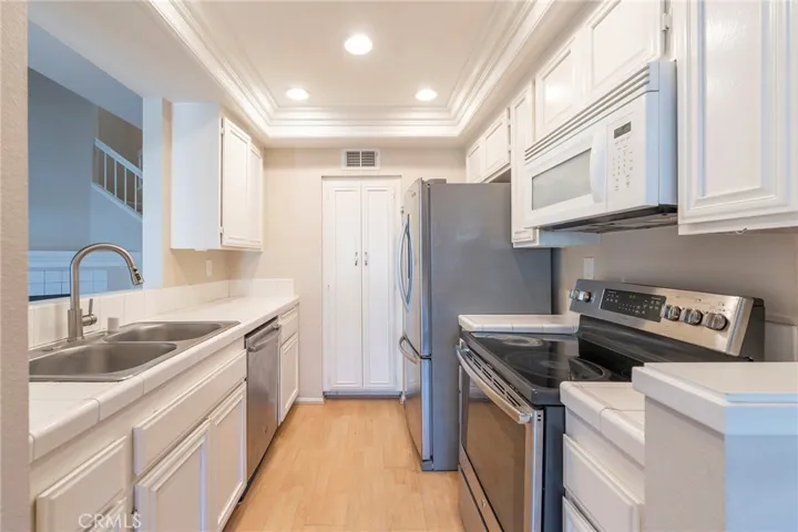 30 Christamon S 53, Irvine, California 92620