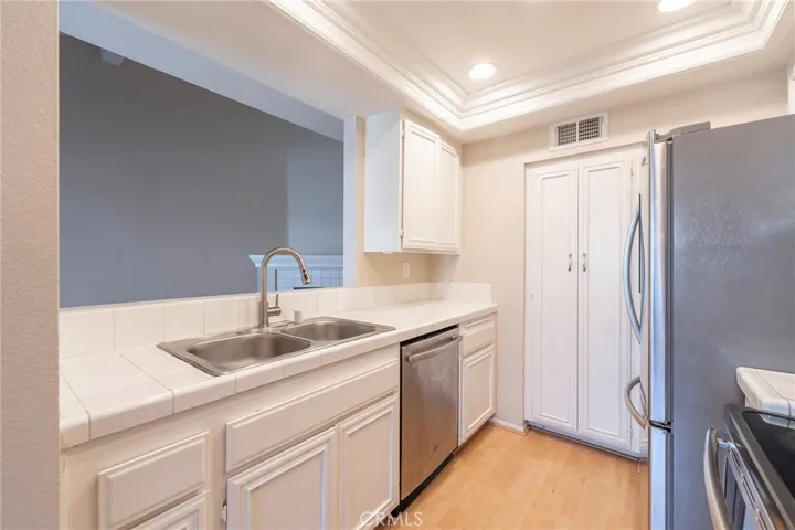 30 Christamon S 53, Irvine, California 92620