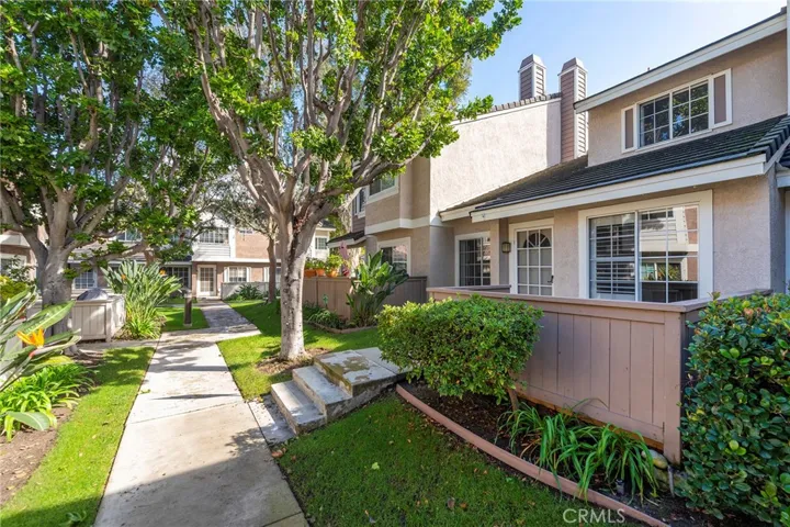 30 Christamon S 53, Irvine, California 92620