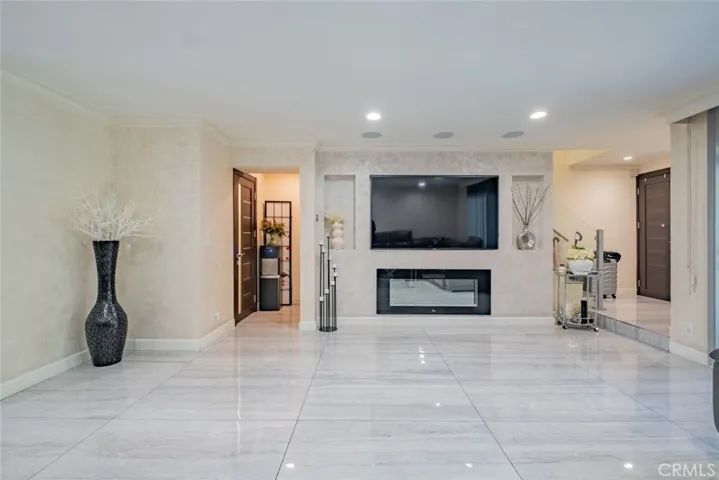 8038 Via Pompeii, Burbank, California 91504