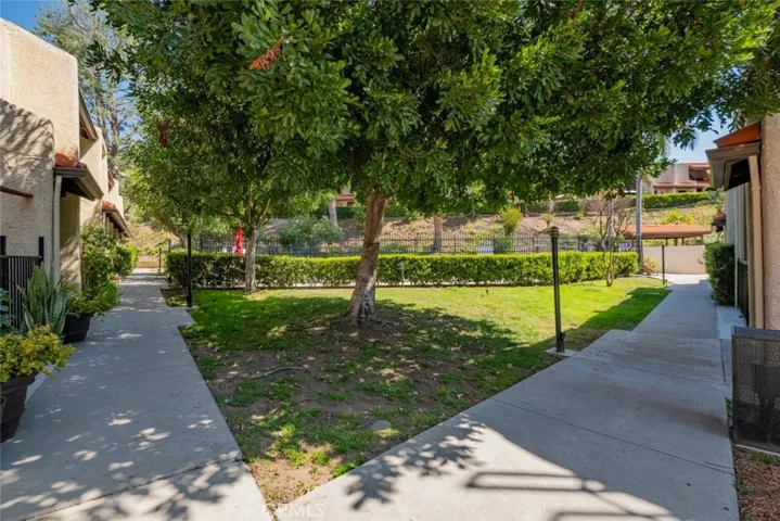 8038 Via Pompeii, Burbank, California 91504