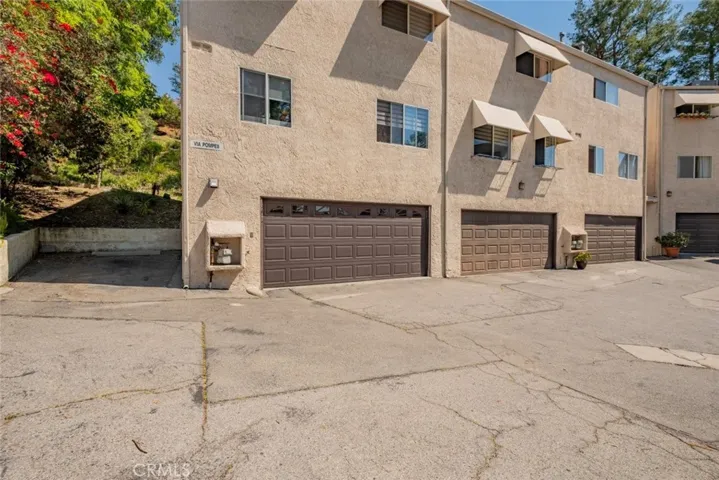 8038 Via Pompeii, Burbank, California 91504