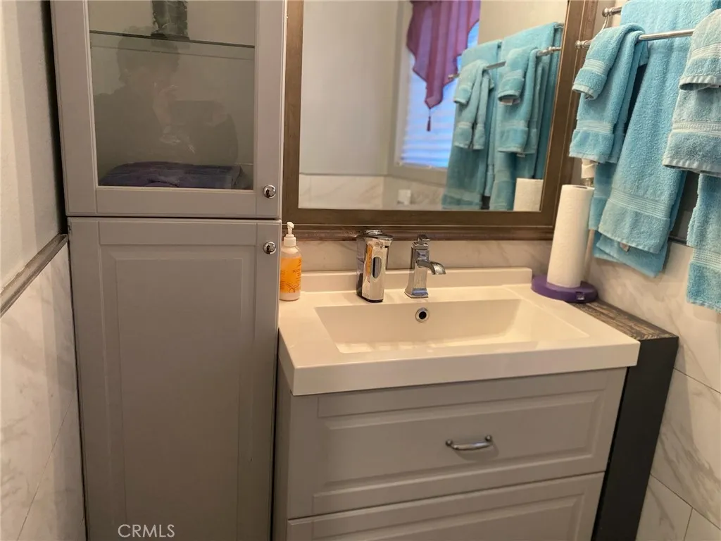 879 E Turmont Street, Carson, California 90746 home-pic-16