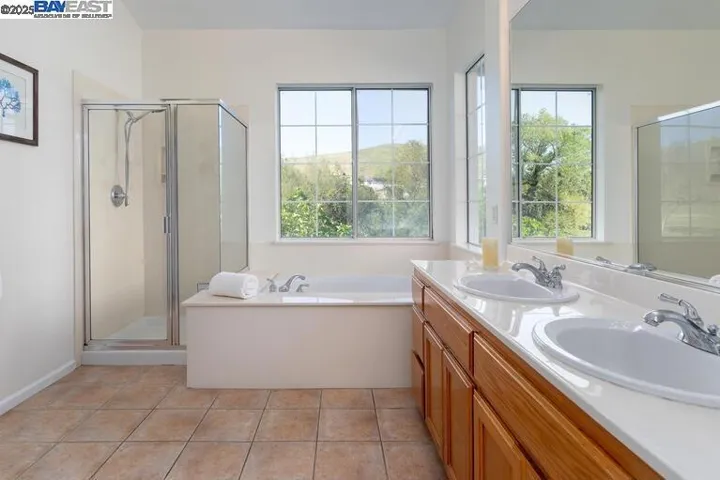 220 Bridgehead Ln, Hayward, California 94544