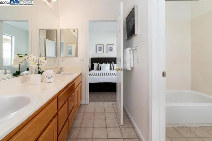 220 Bridgehead Ln, Hayward, California 94544