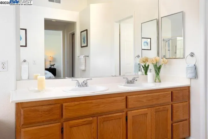220 Bridgehead Ln, Hayward, California 94544