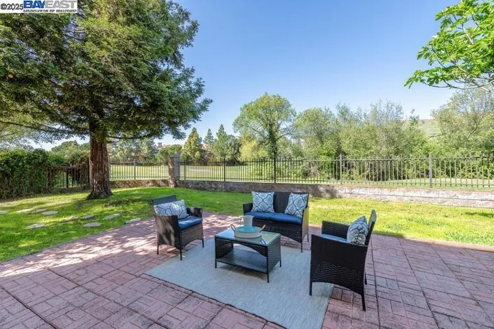 220 Bridgehead Ln, Hayward, California 94544