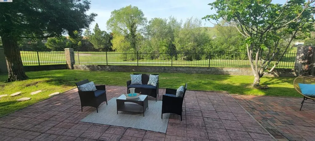 220 Bridgehead Ln, Hayward, California 94544