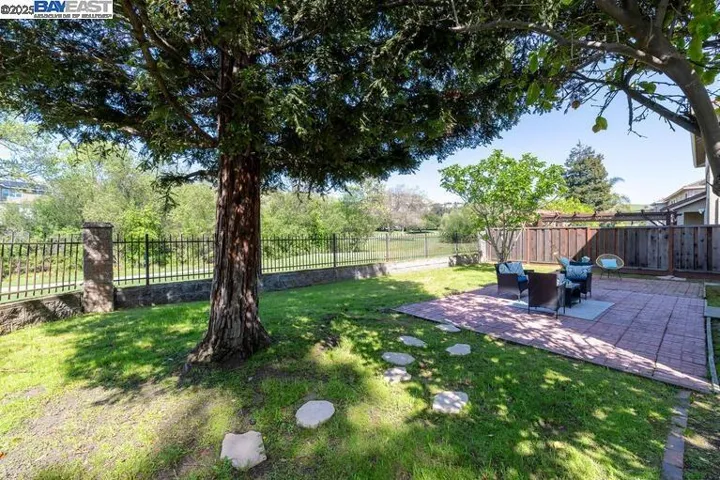 220 Bridgehead Ln, Hayward, California 94544