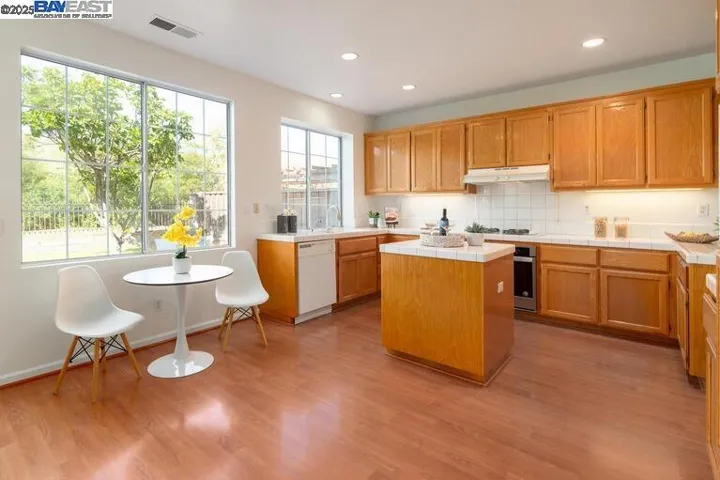 220 Bridgehead Ln, Hayward, California 94544