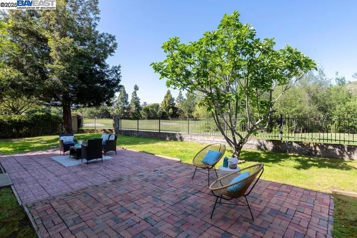 220 Bridgehead Ln, Hayward, California 94544