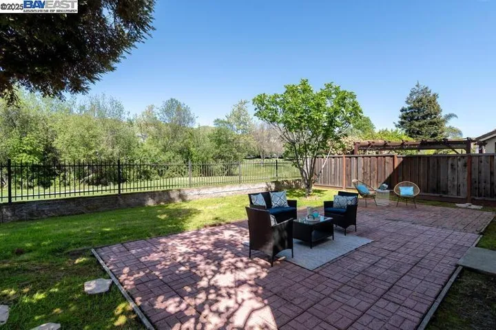 220 Bridgehead Ln, Hayward, California 94544