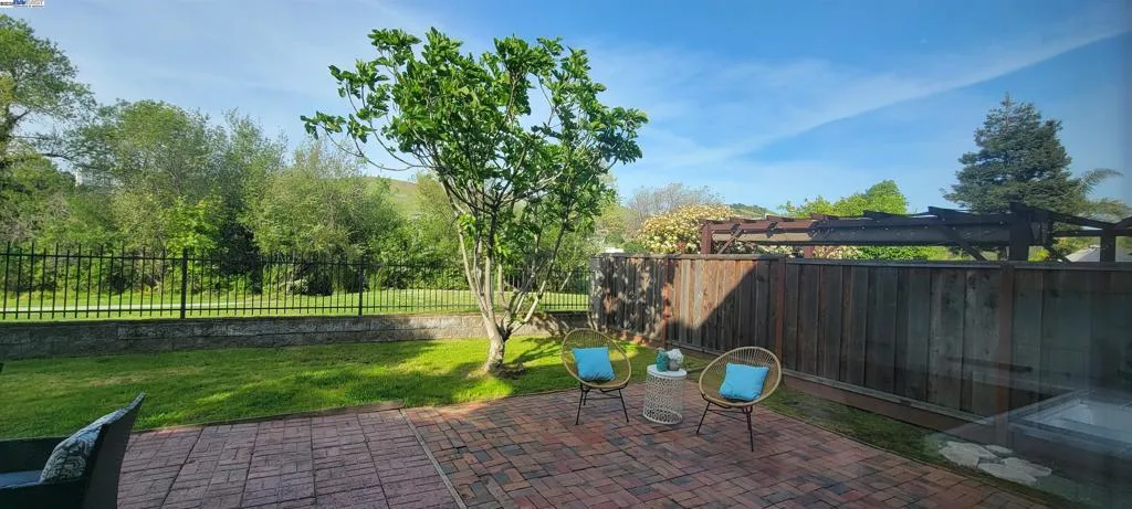 220 Bridgehead Ln, Hayward, California 94544
