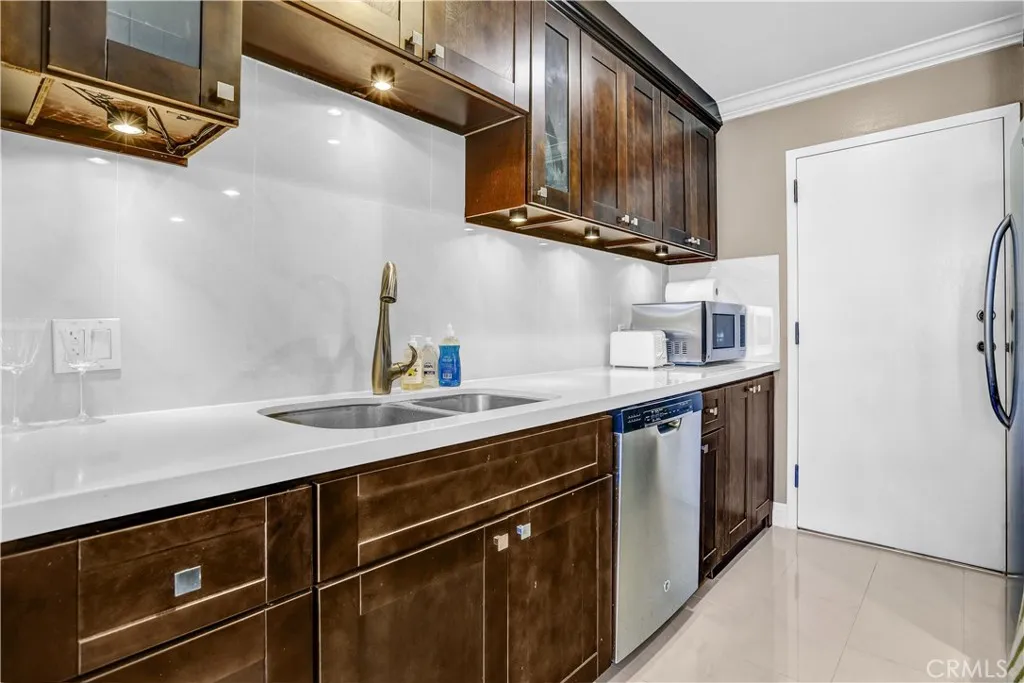 100 S Doheny Drive 315, Los Angeles, California 90048 home-pic-11