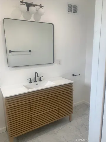 5828 S Chariton Avenue, Los Angeles, California 90056