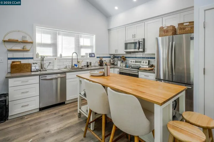 713 Pacific Ave, Alameda, California 94501