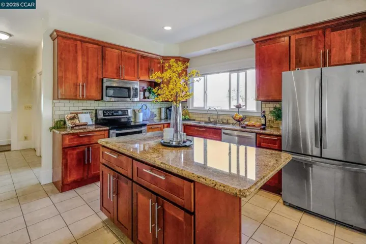 713 Pacific Ave, Alameda, California 94501