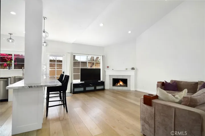 19928 Chase Street 15, Winnetka, California 91306