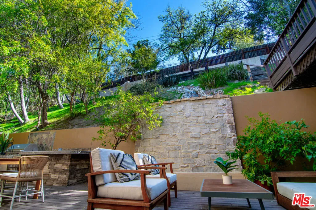 3908 Fairway Avenue, Studio City, California 91604 home-pic-18