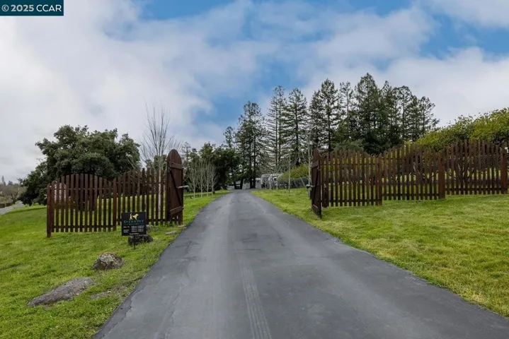 7050 Starr Rd, Windsor, California 95492