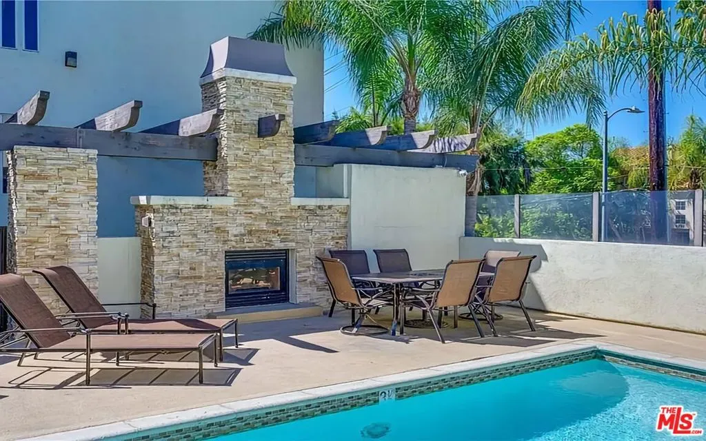 4702 Fulton Avenue 107, Sherman Oaks, California 91423 home-pic-2