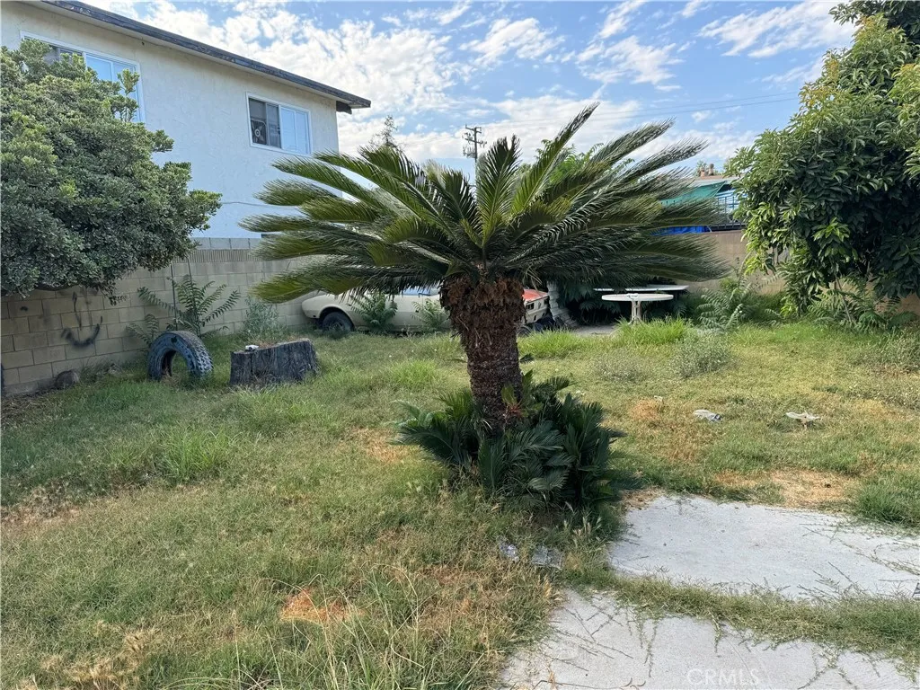 8225 2nd Street, Paramount, California 90723 home-pic-2