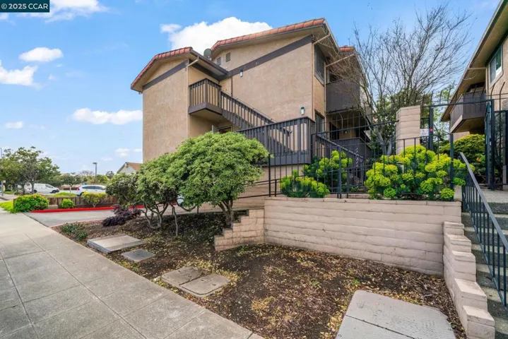 15067 Hesperian Blvd 11, San Leandro, California 94578
